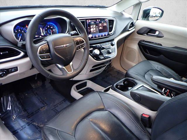 Used 2022 Chrysler Pacifica Touring-L image 12