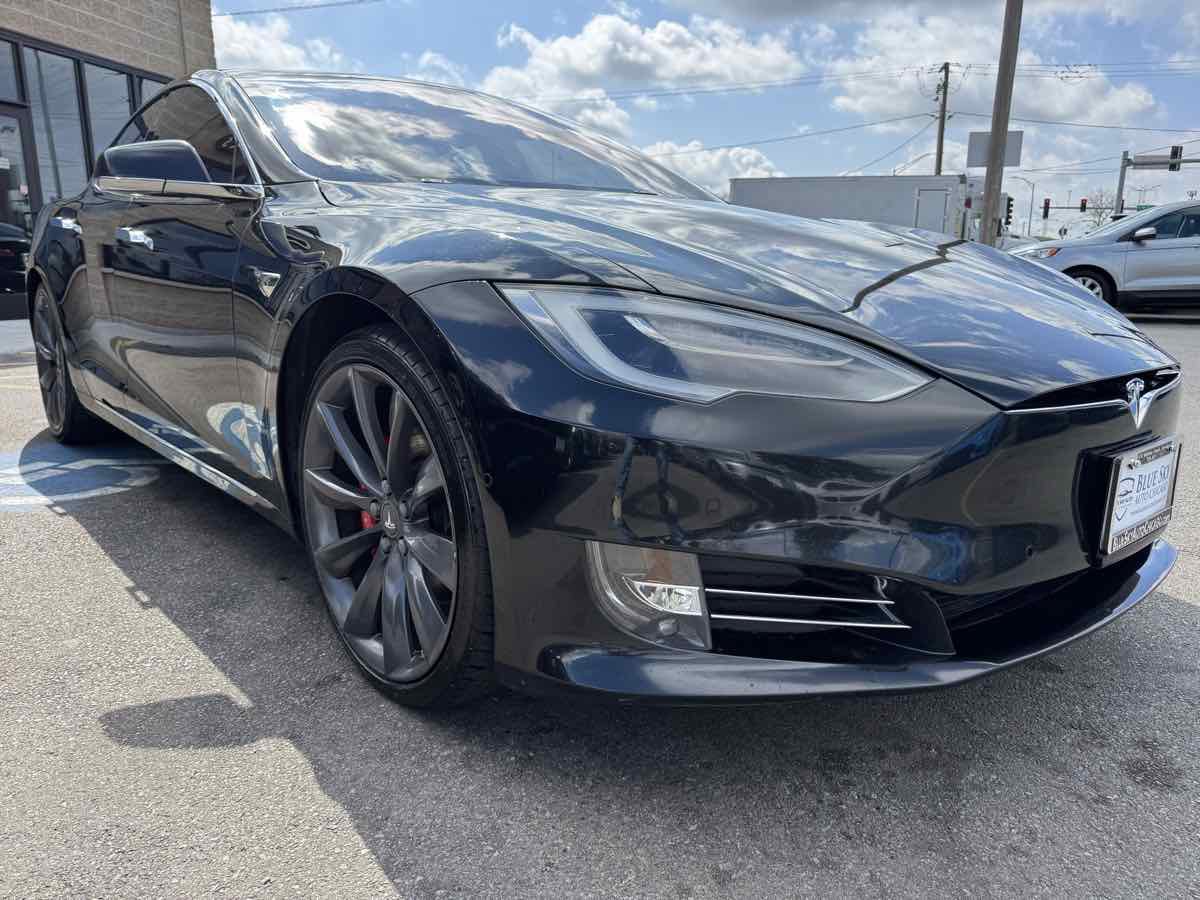 Used 2017 Tesla Model S 60D image 3