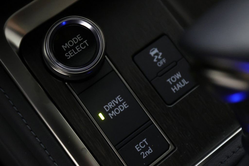 Used 2025 Lexus GX 550 w/ Accessory Package (Z1) image 30