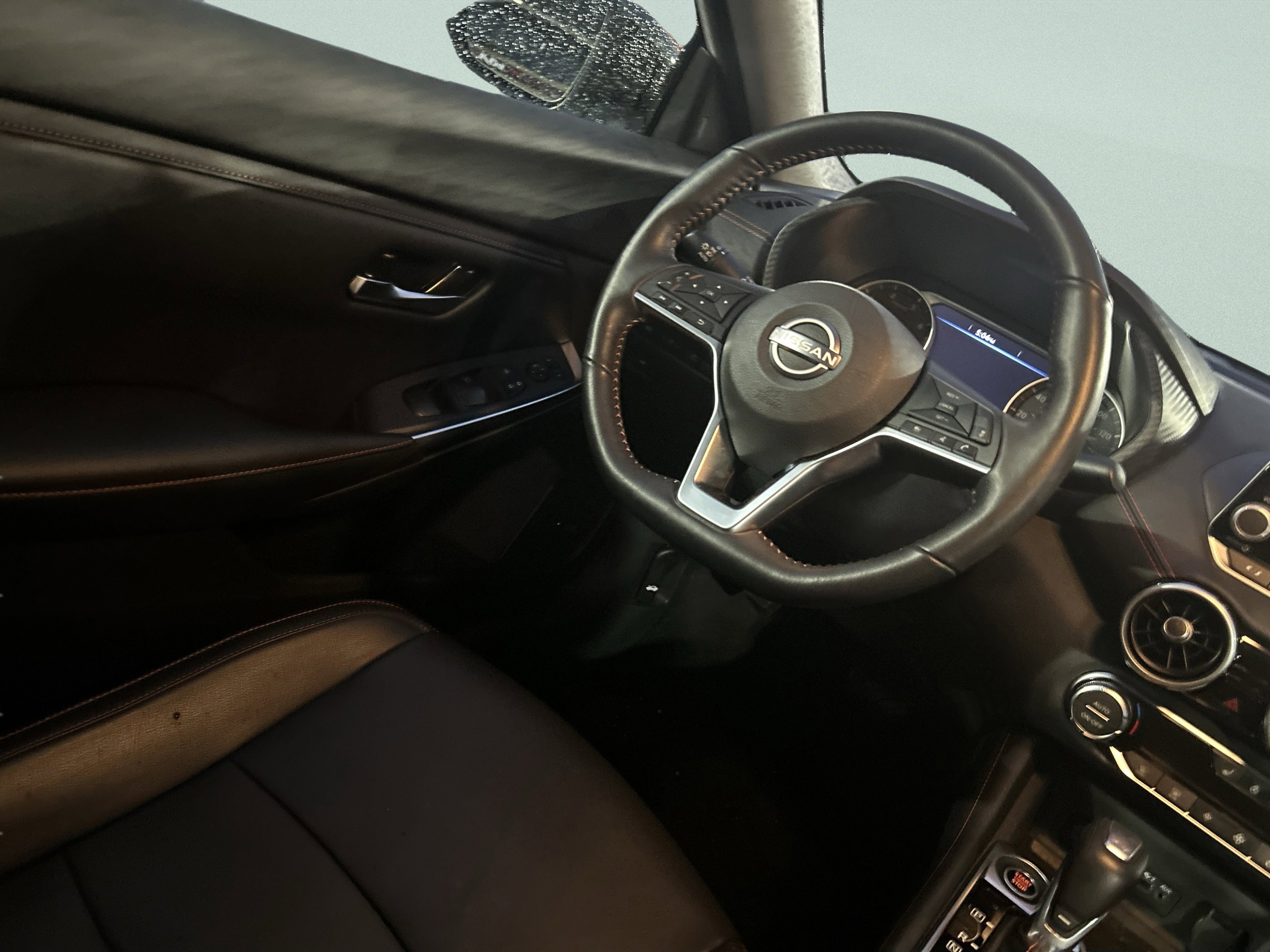 Used 2025 Nissan Sentra SR w/ SR Premium Package image 34