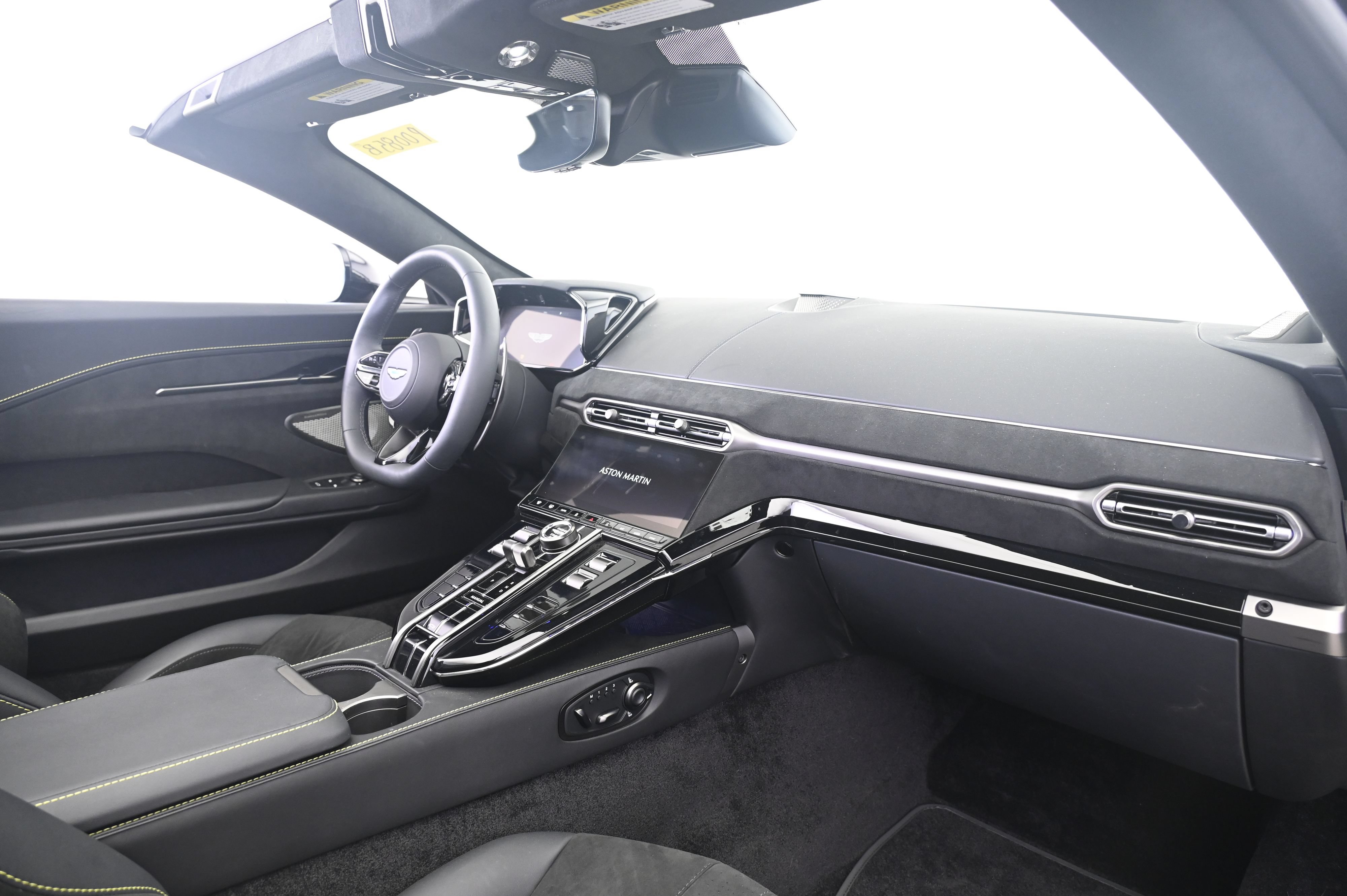 Used 2026 Aston Martin V8 Vantage Coupe RWD image 21