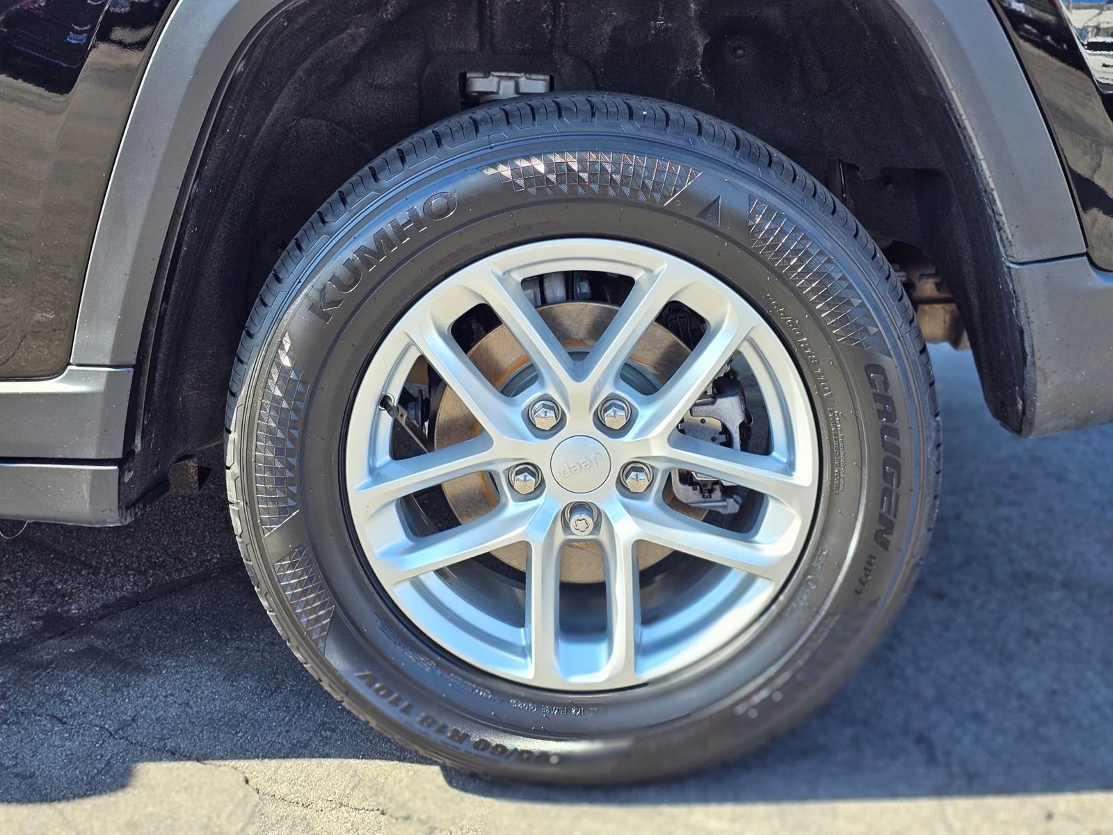 Used 2023 Jeep Grand Cherokee Laredo image 9