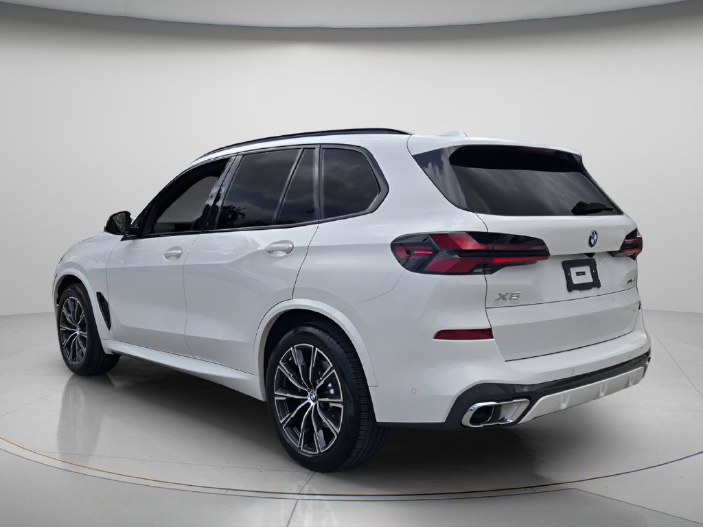 Used 2026 BMW X5 sDrive40i w/ Executive Package RWD image 7