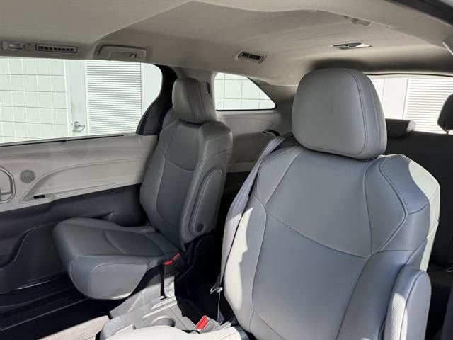 Used 2024 Toyota Sienna XLE image 18