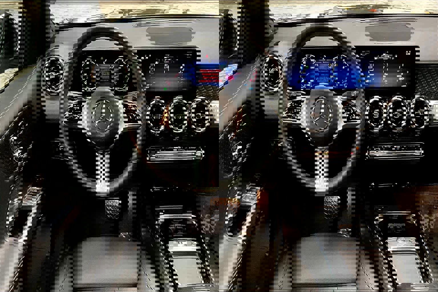 Used 2026 Mercedes-Benz GLB 250 4MATIC image 6