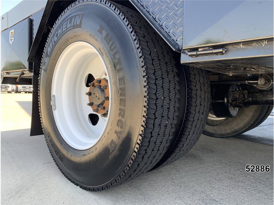 Used 2022 Ford F750 2WD Crew Cab Super Duty image 21