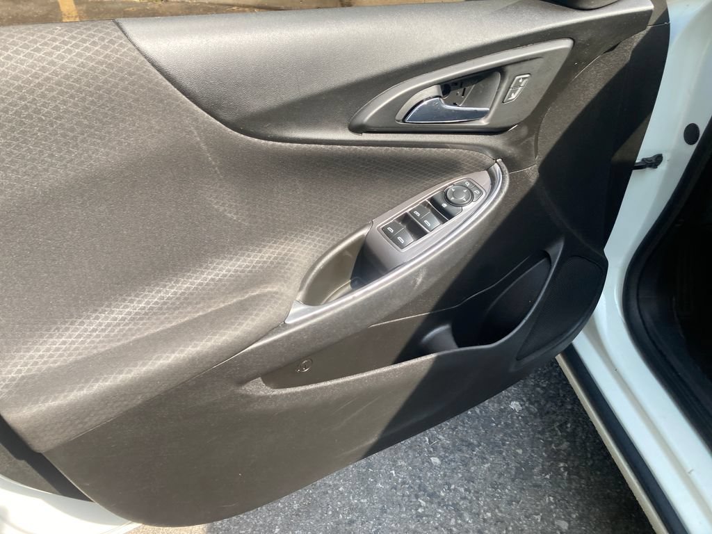 Used 2017 Chevrolet Malibu LT FWD image 13