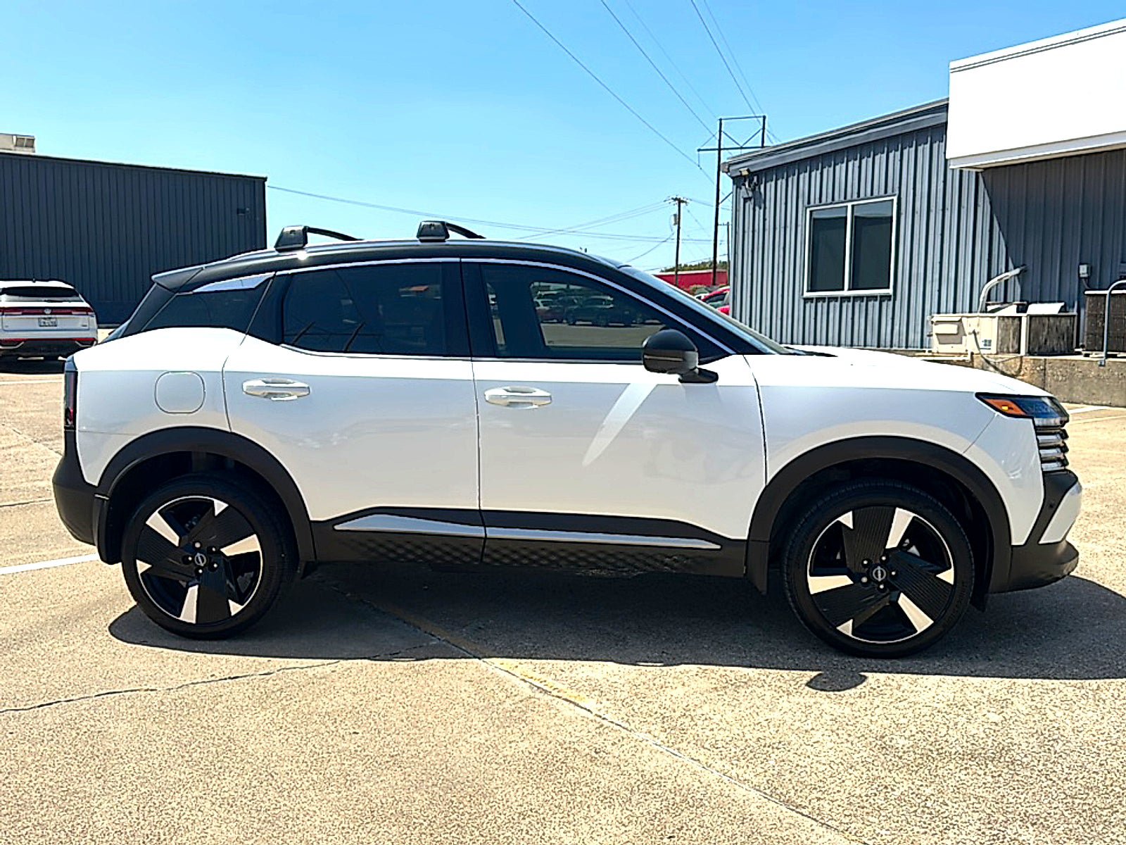 Certified 2025 Nissan Kicks SR FWD image 9