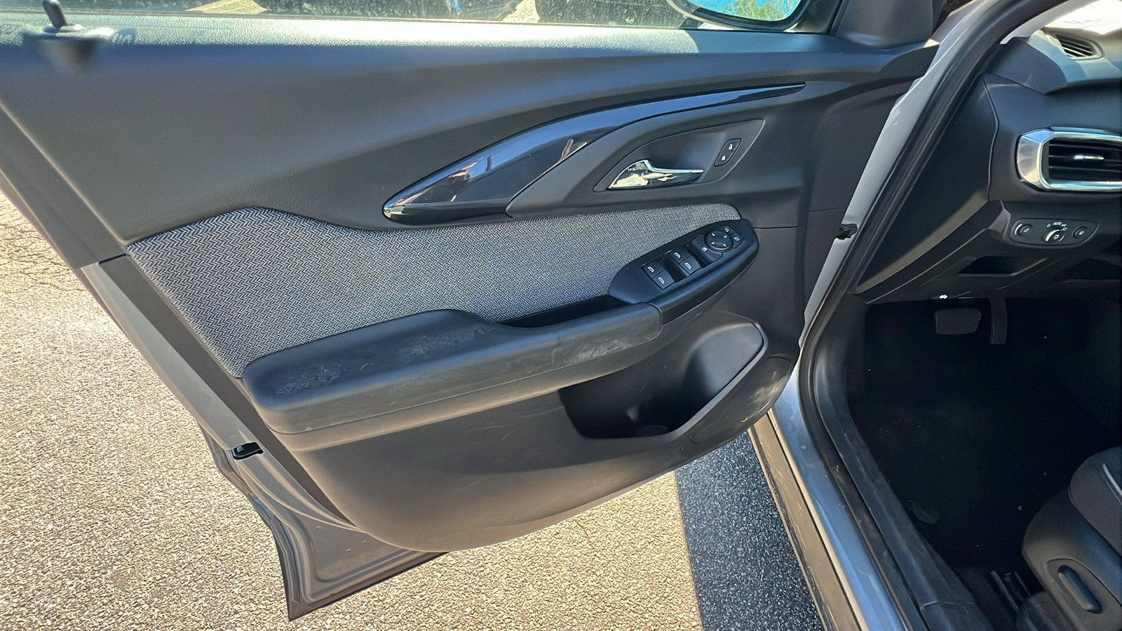 Used 2023 Chevrolet TrailBlazer LT w/ Convenience Package image 14