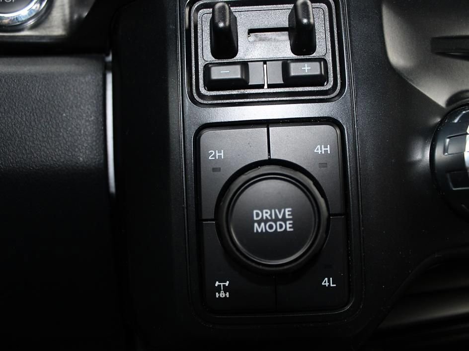 Used 2023 Ford F350 Lariat w/ FX4 Off-Road Package image 35