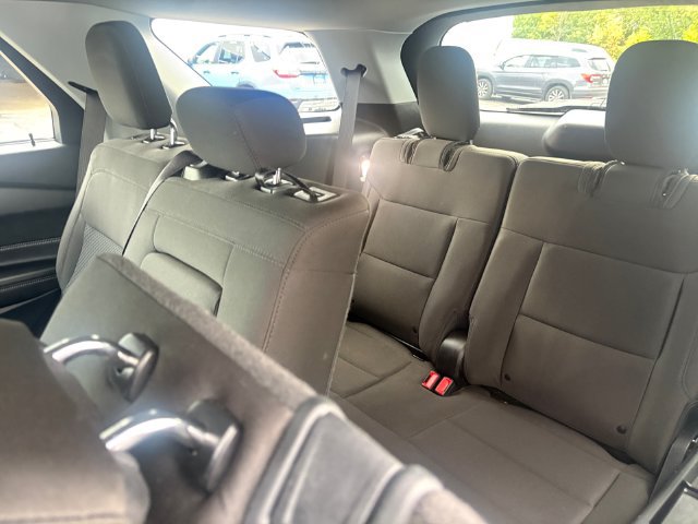 Used 2023 Ford Explorer XLT AWD/4WD image 16