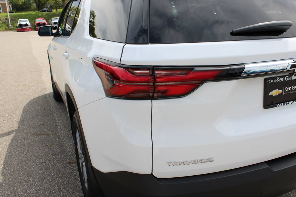 Used 2022 Chevrolet Traverse LT FWD image 31