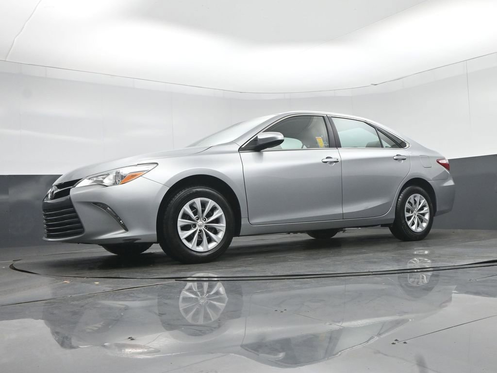 Used 2017 Toyota Camry LE image 48
