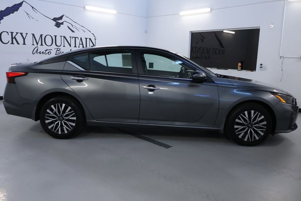 Used 2023 Nissan Altima 2.5 SV image 8