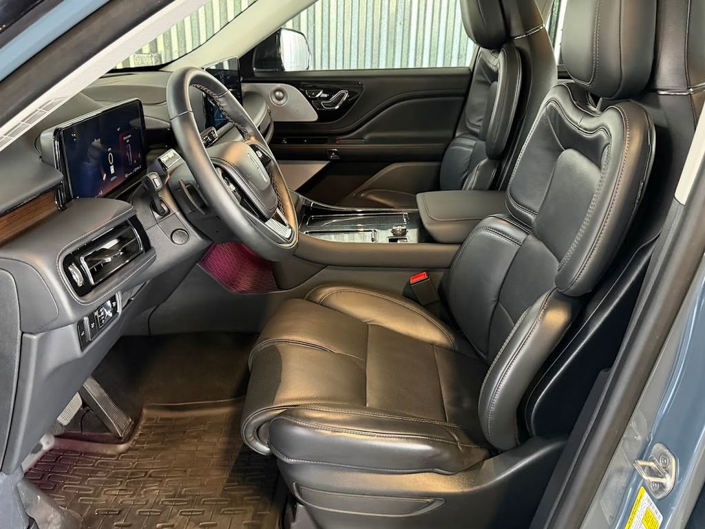 Used 2025 Lincoln Aviator Reserve w/ Equipment Group 201A AWD/4WD image 11