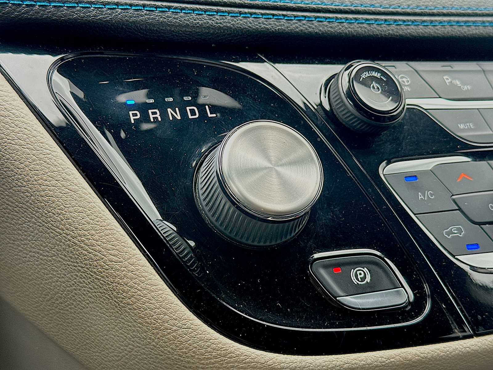 Used 2021 Chrysler Pacifica Touring-L image 14