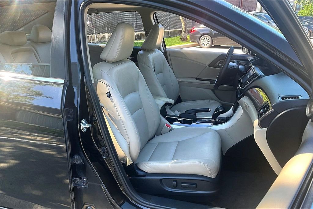 Used 2017 Honda Accord EX-L image 10