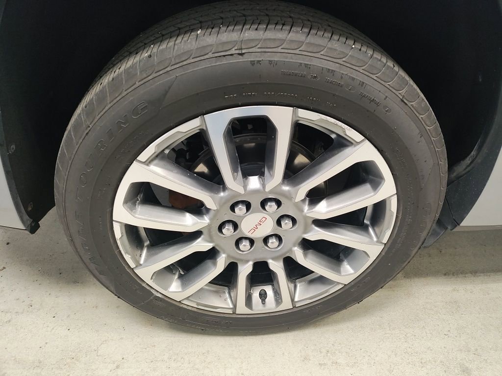 Used 2023 GMC Acadia Denali w/ Denali Ultimate Package image 3