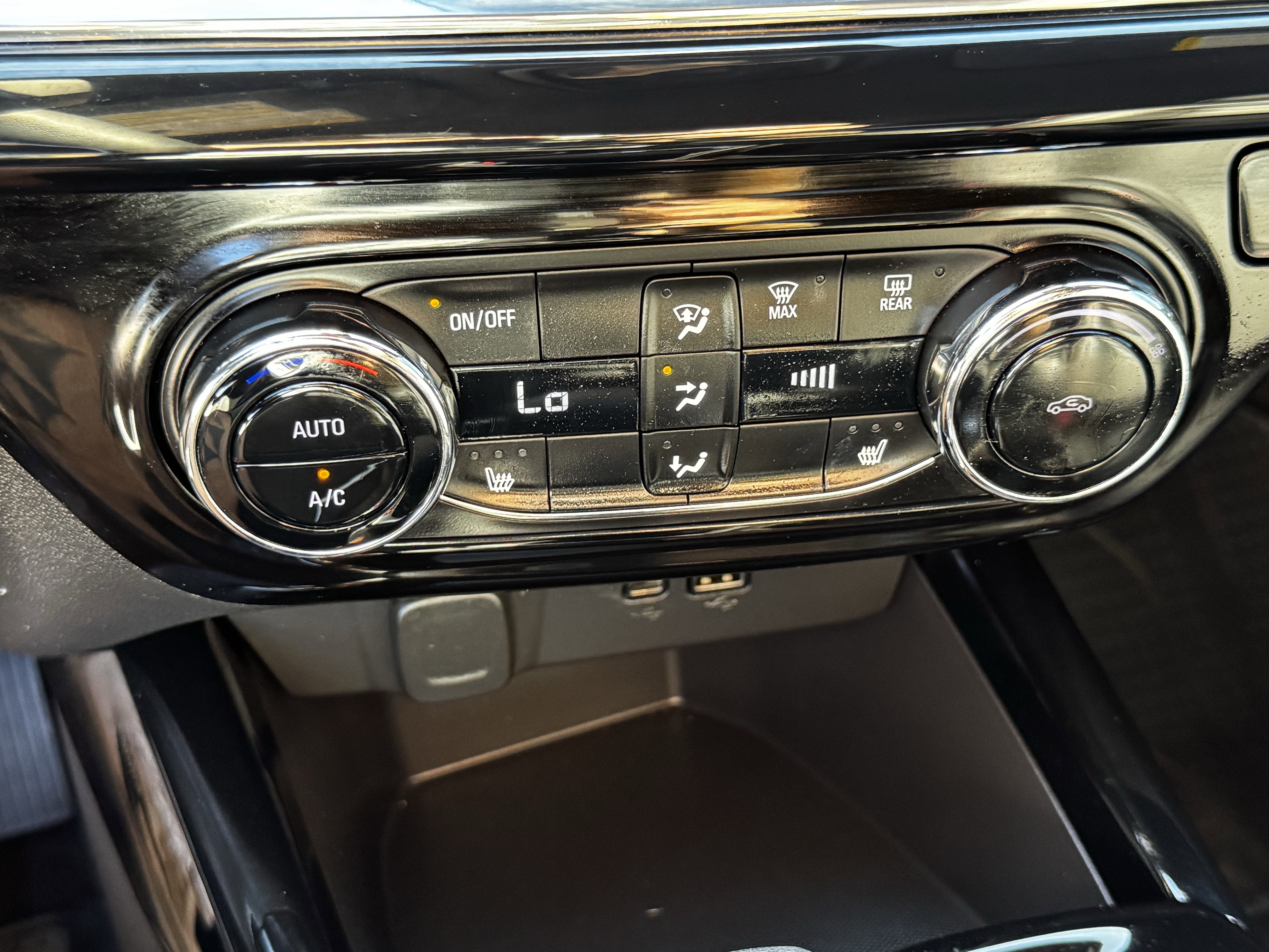 Used 2025 Chevrolet Trax RS w/ Driver Confidence Package image 21