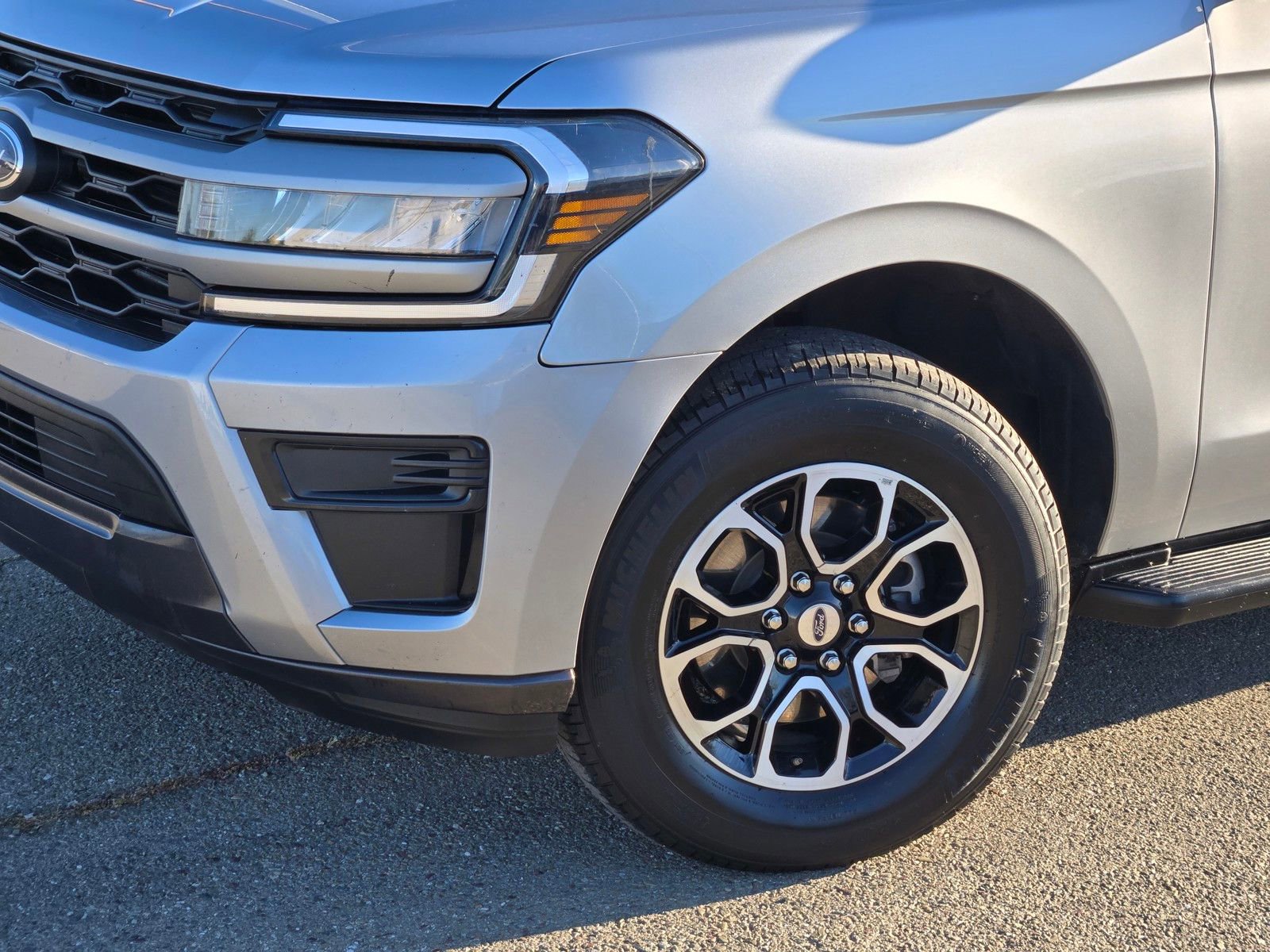 Used 2024 Ford Expedition Max XLT image 9
