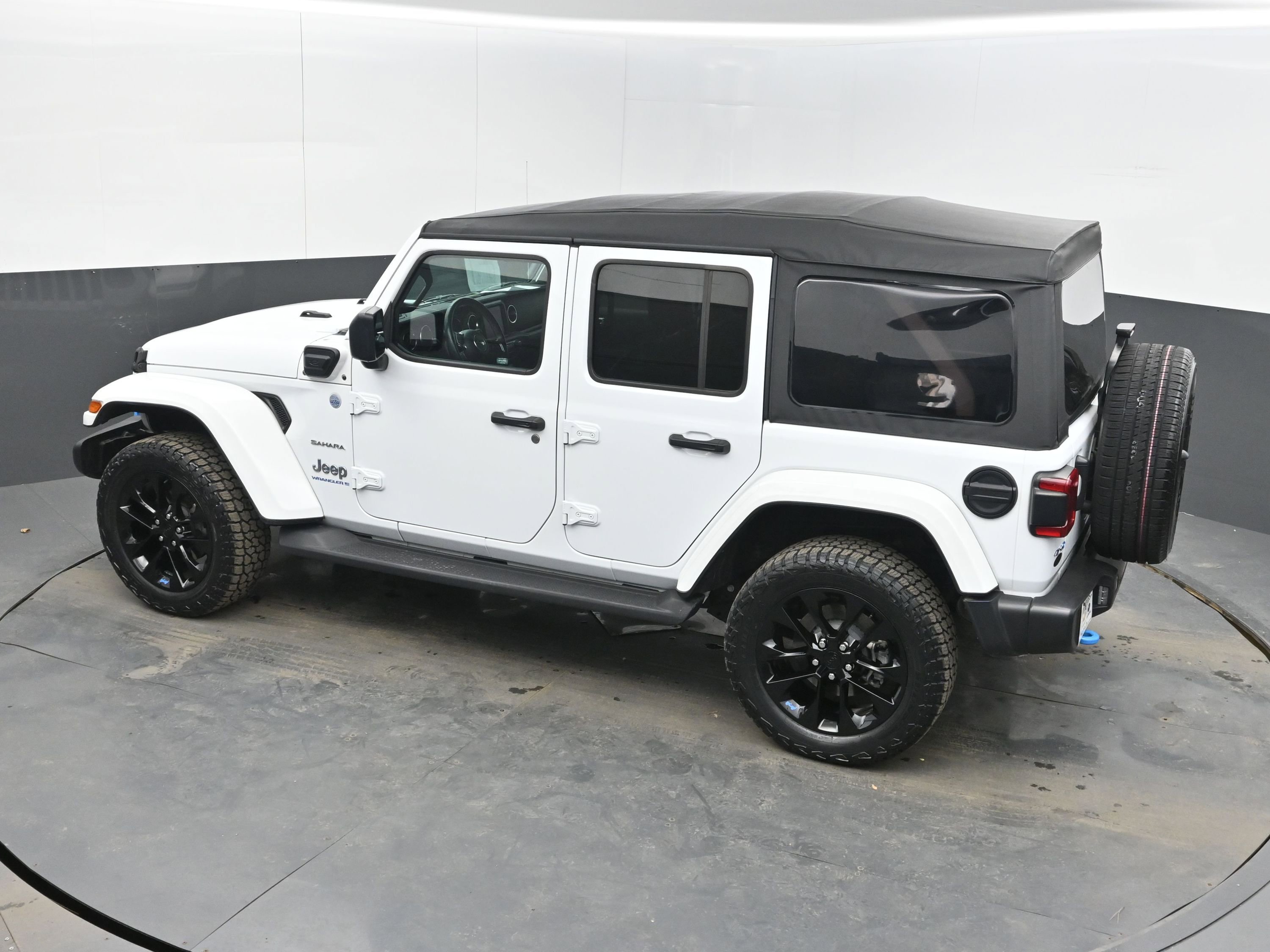 Used 2023 Jeep Wrangler Sahara w/ Cold Weather Group image 35