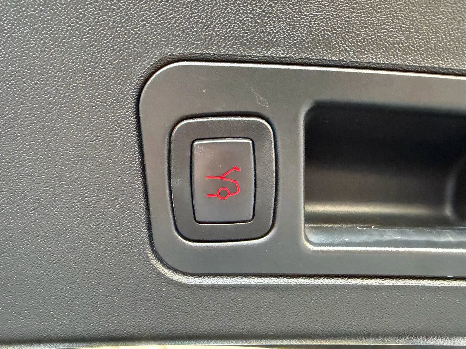 Used 2015 Tesla Model S 85 image 25