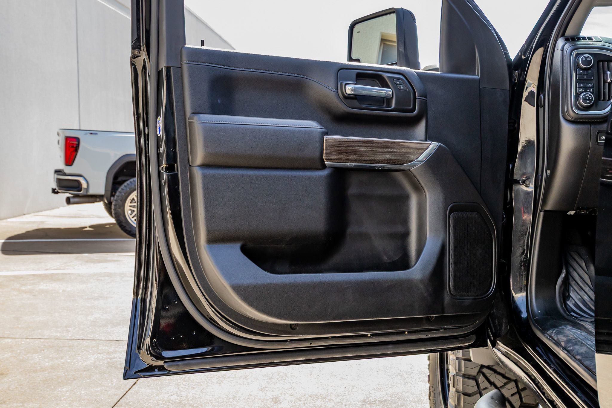 Used 2022 Chevrolet Silverado 2500 LT w/ Midnight Edition AWD/4WD image 33