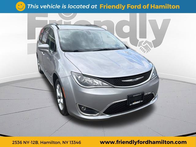 Used 2017 Chrysler Pacifica Touring-L w/ Tire & Wheel Group FWD image 12