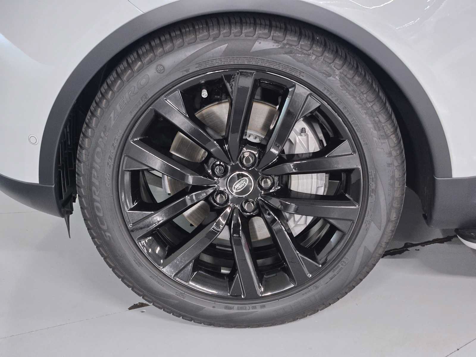 Used 2026 Land Rover Discovery S AWD/4WD image 8