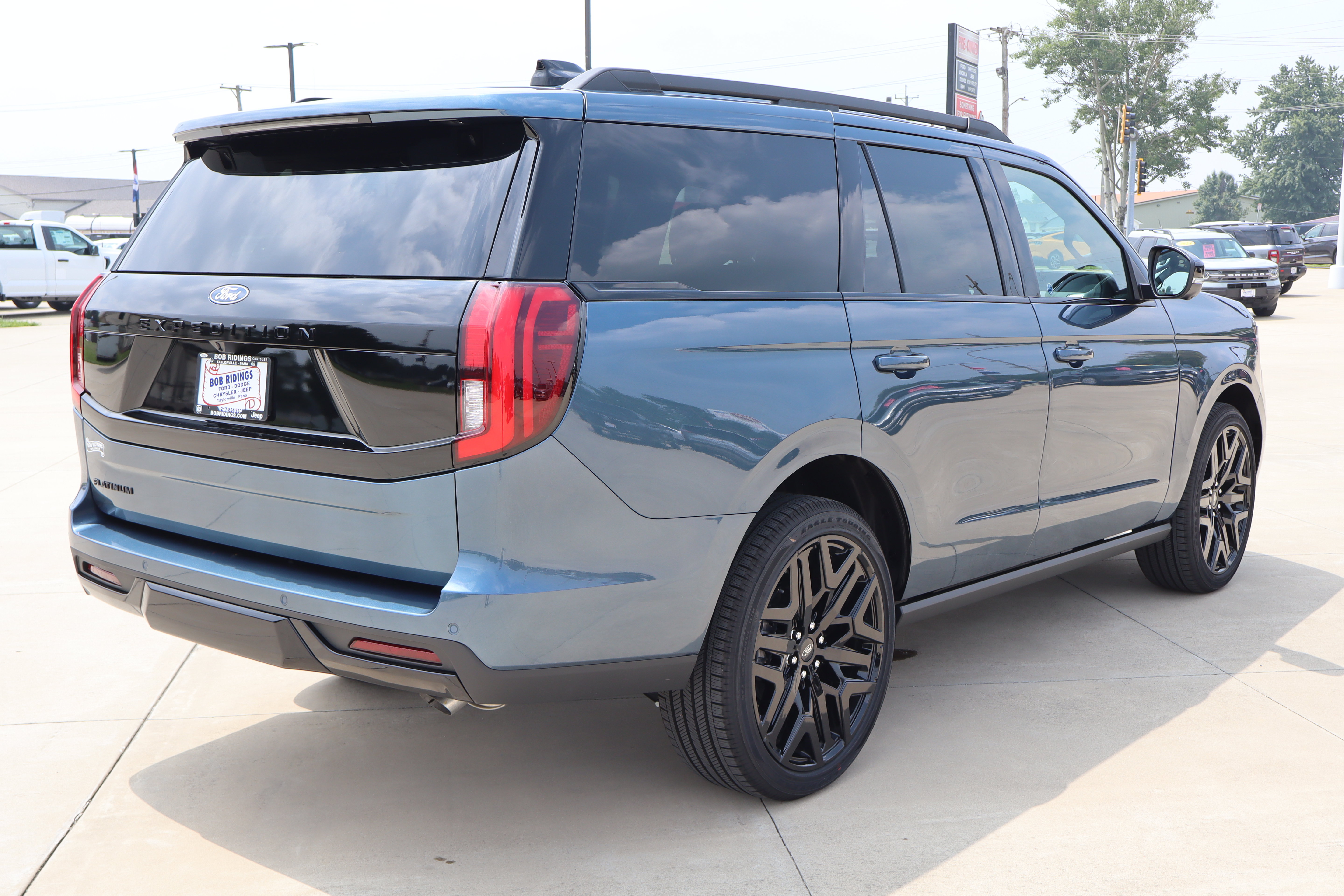 New 2027 Ford Expedition Platinum w/ Stealth Performance Package AWD/4WD image 5