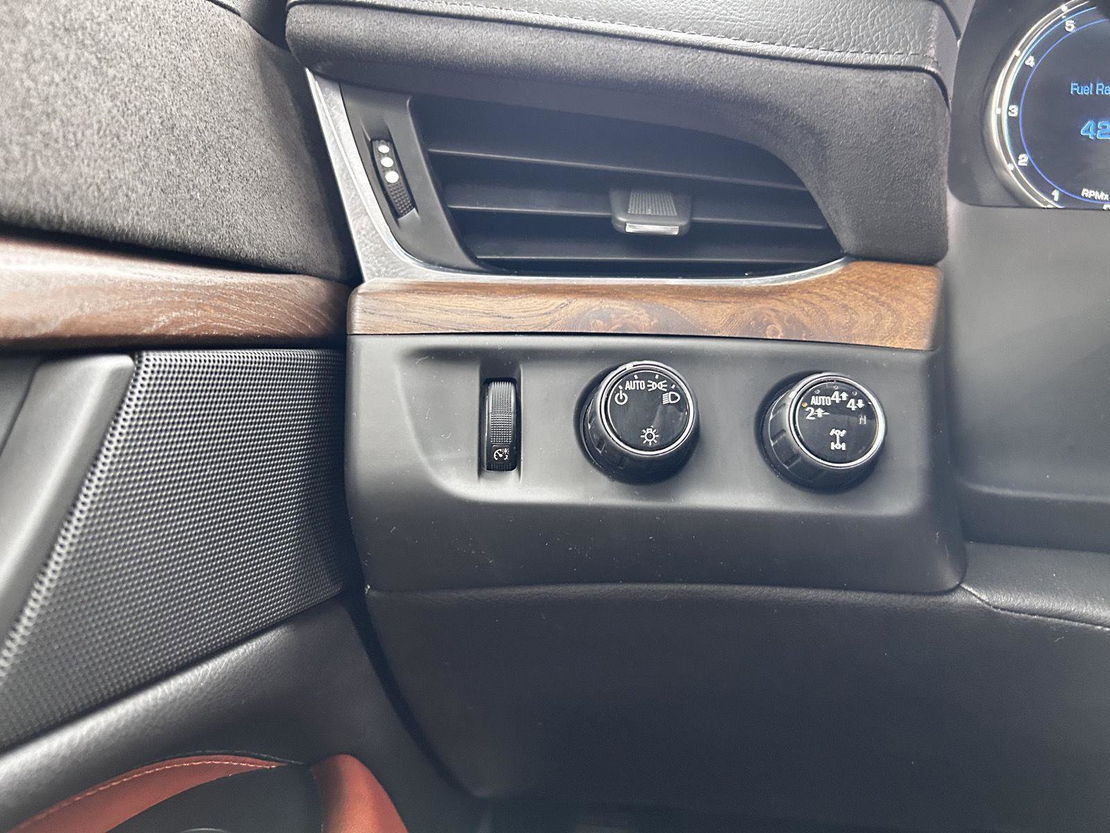 Used 2017 Cadillac Escalade Luxury image 32