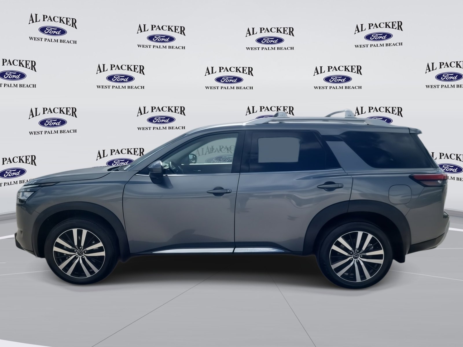 Used 2024 Nissan Pathfinder Platinum w/ Cargo Package image 2