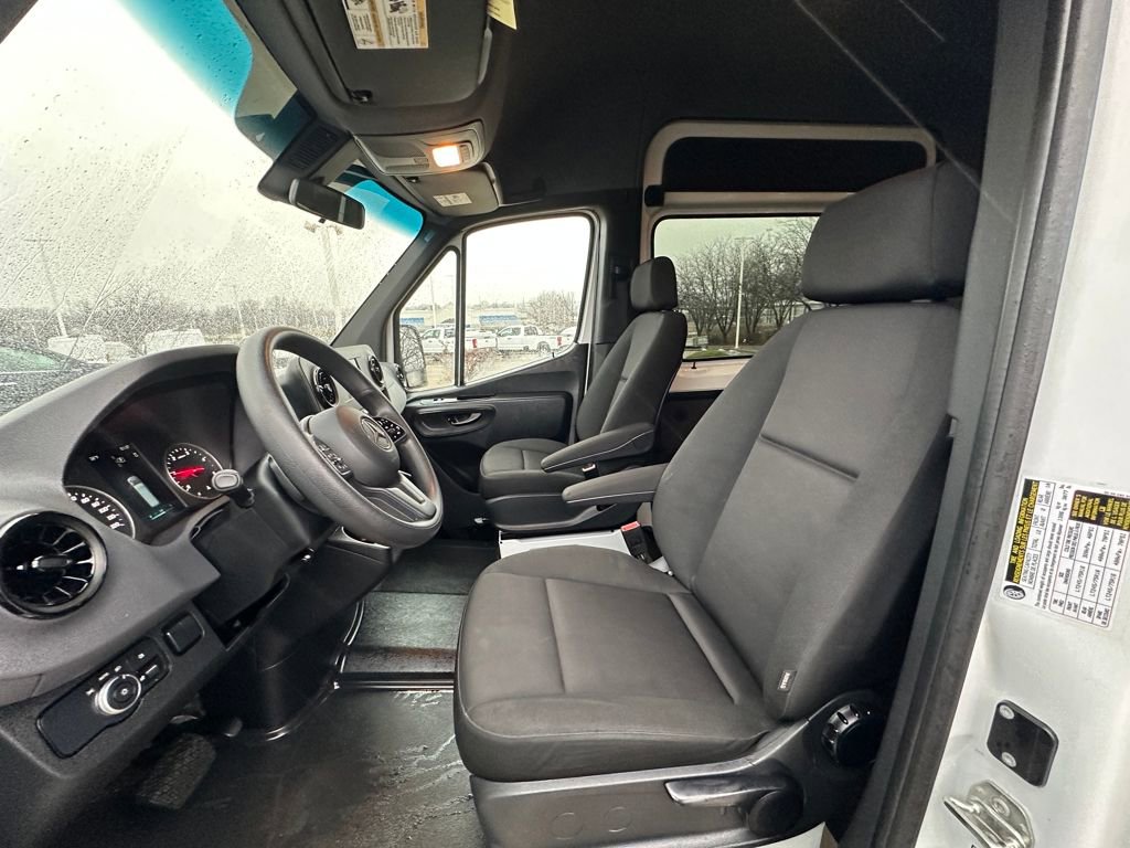 Used 2024 Mercedes-Benz Sprinter 2500 image 17