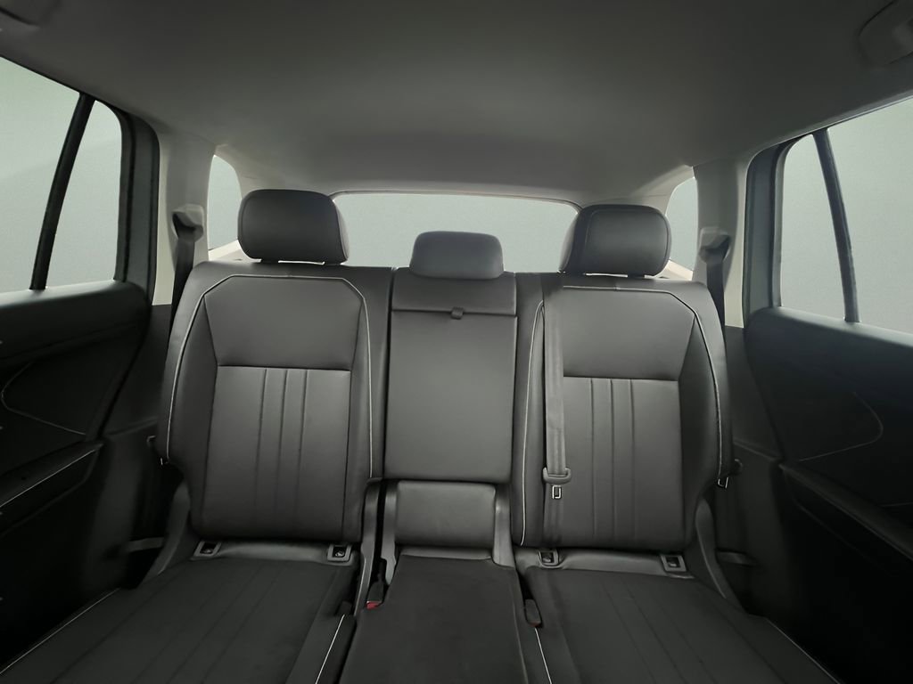 Used 2023 Volkswagen Tiguan SE image 16