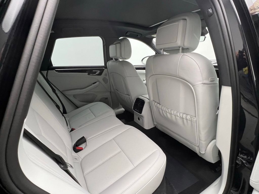 New 2026 Porsche Macan image 16