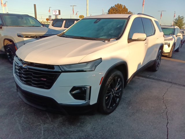 Used 2023 Chevrolet Traverse RS FWD image 2