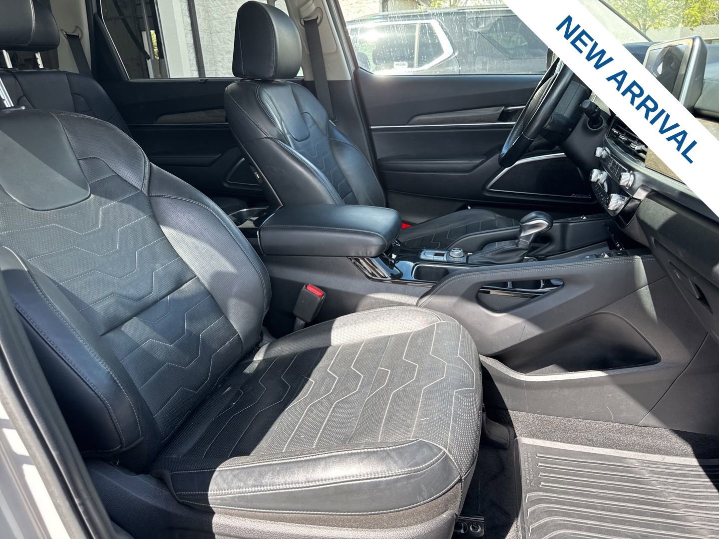 Used 2022 Kia Telluride SX w/ SX Prestige Package image 9