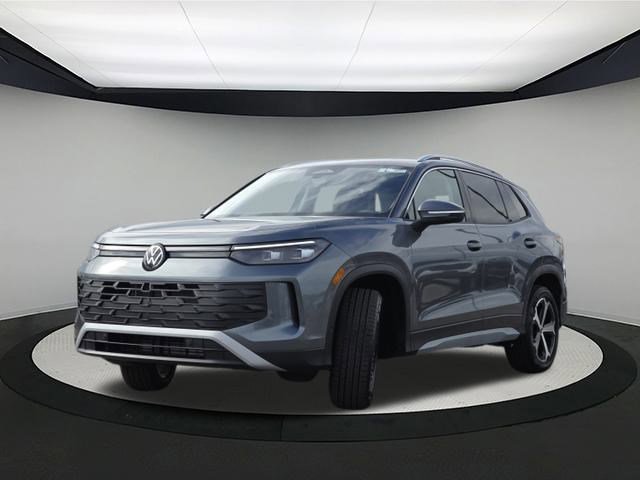 New 2025 Volkswagen Tiguan SE image 3