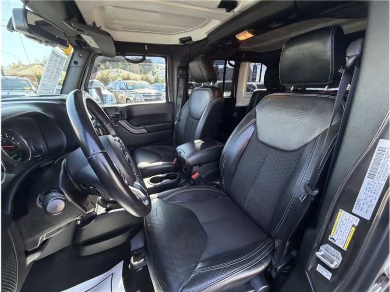 Used 2018 Jeep Wrangler Unlimited Sport image 17