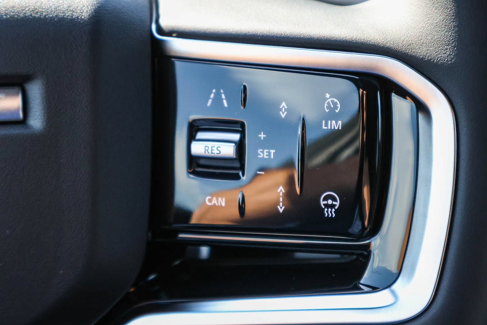 New 2026 Land Rover Discovery Sport Landmark AWD/4WD image 33