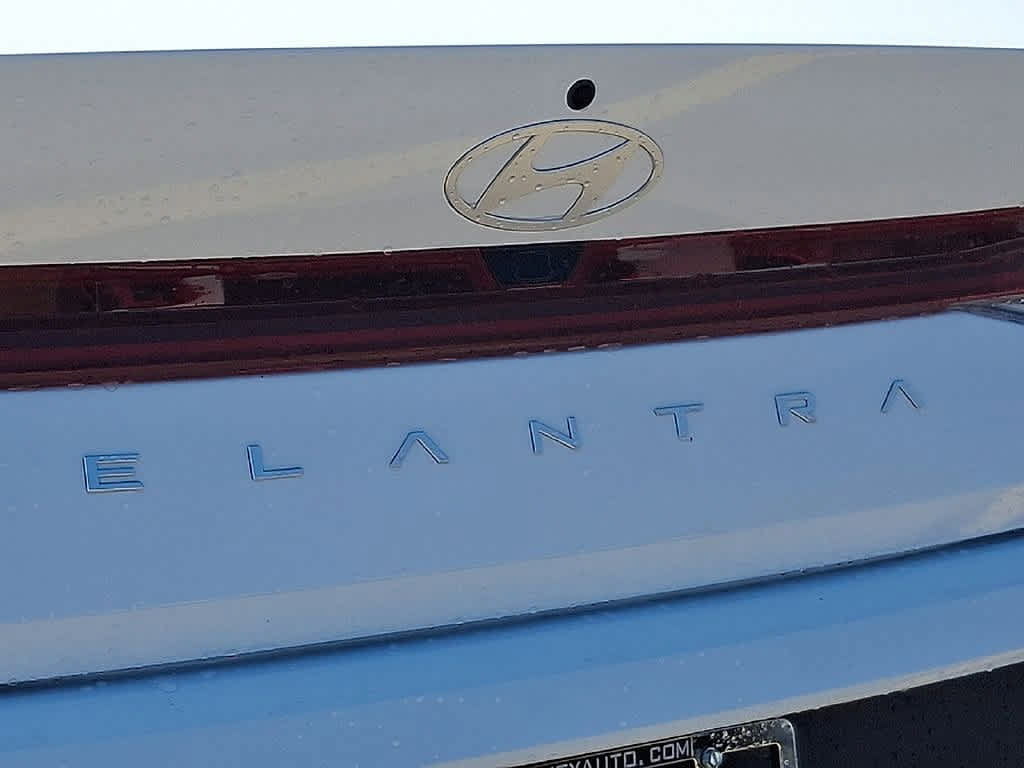 New 2026 Hyundai Elantra Hybrid FWD image 9