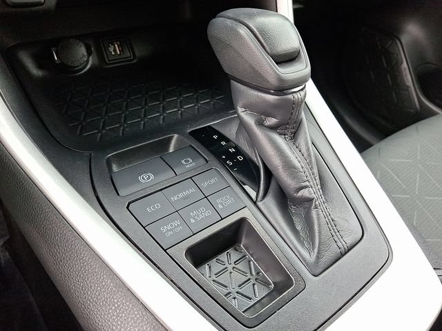 Used 2024 Toyota RAV4 XLE AWD/4WD image 12