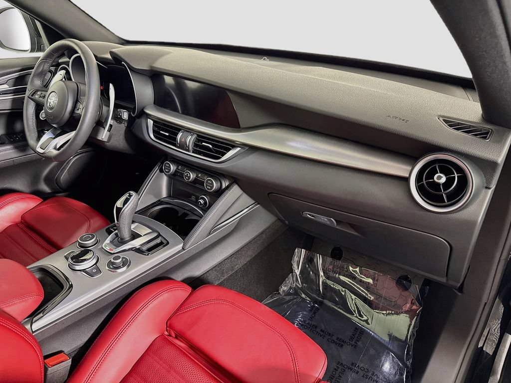 Used 2025 Alfa Romeo Stelvio Sprint w/ Veloce Package AWD/4WD image 29