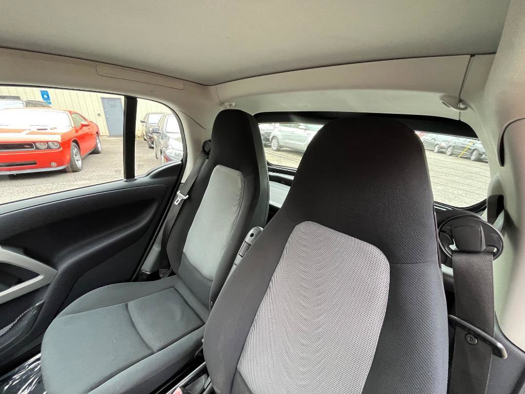 Used 2013 smart fortwo passion image 14