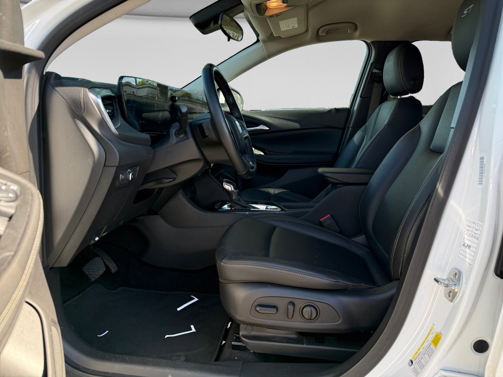 Used 2024 Buick Encore GX Sport Touring w/ Comfort Package image 10