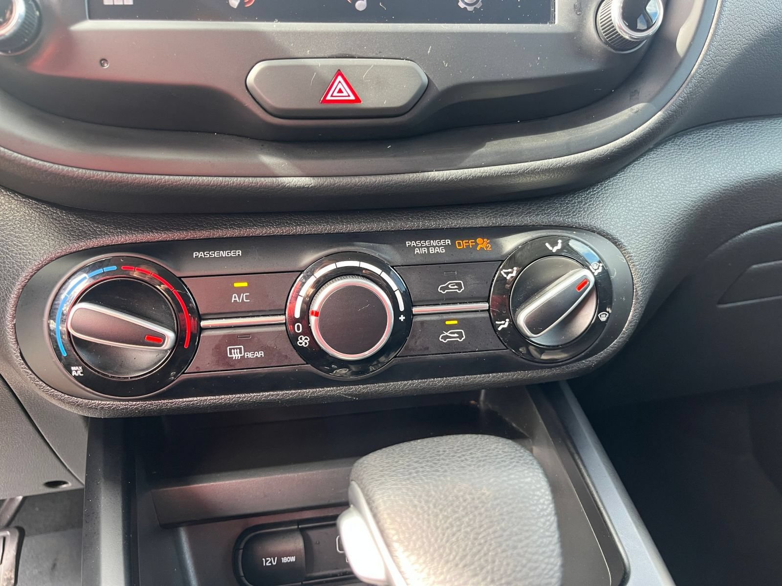 Used 2025 Kia Soul LX w/ LX Technology Package FWD image 22
