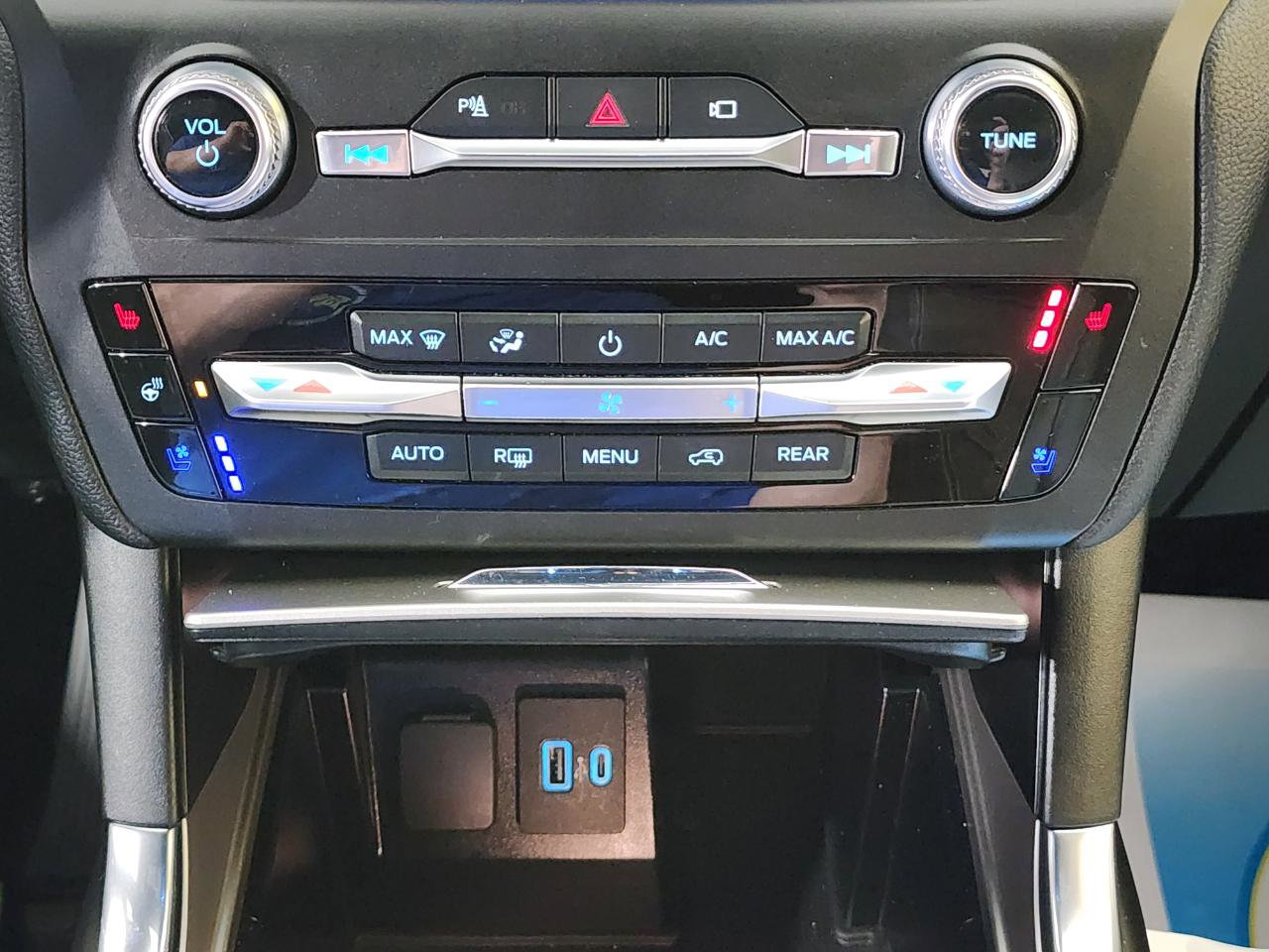 Used 2020 Ford Explorer ST w/ Premium Technology Package image 27