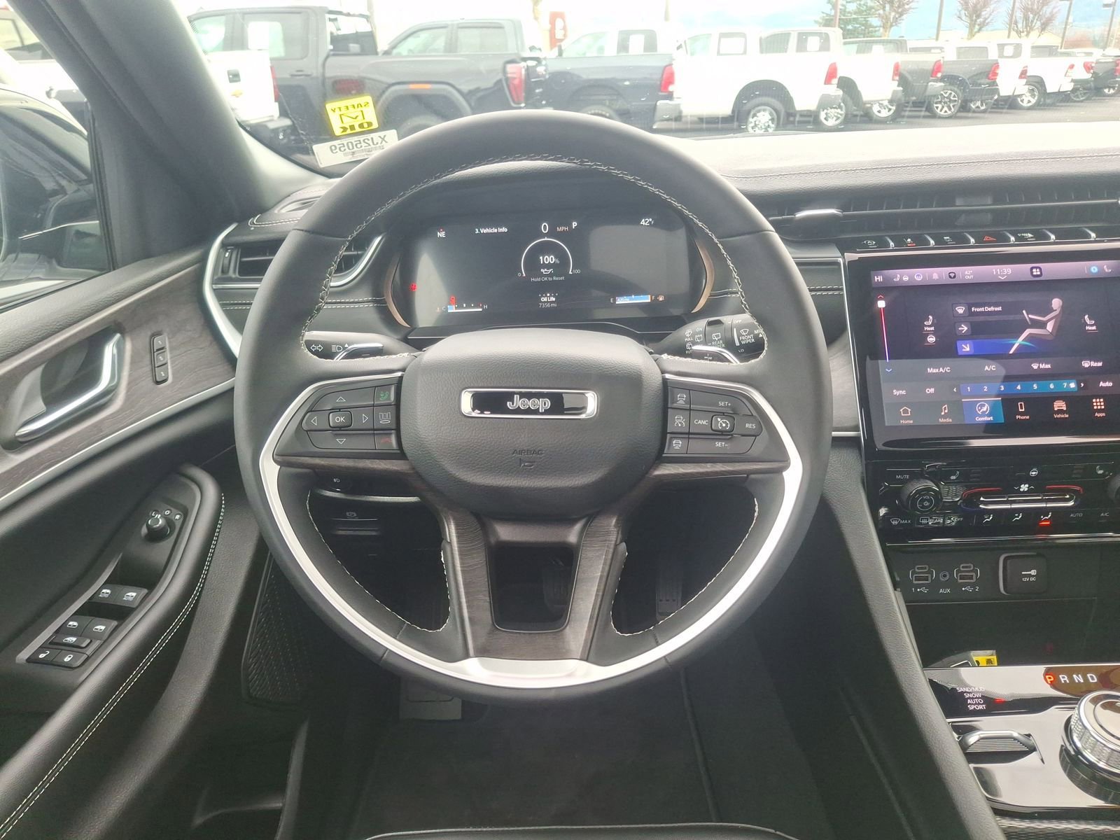 Used 2025 Jeep Grand Cherokee Limited w/ Black Appearance Package AWD/4WD image 10