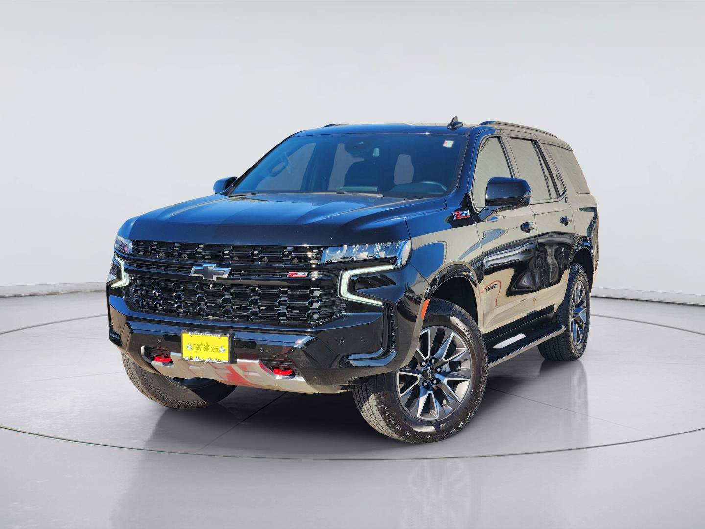 Used 2024 Chevrolet Tahoe Z71 w/ Luxury Package AWD/4WD image 1
