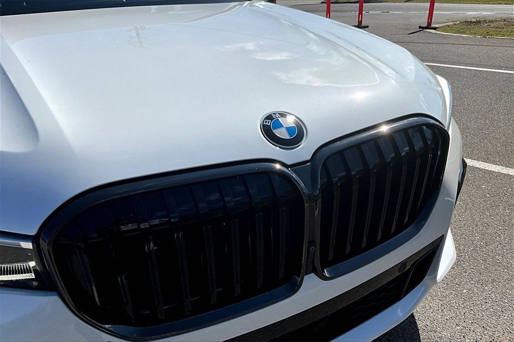 Used 2022 BMW 750i xDrive w/ Luxury Rear Seating Package image 29
